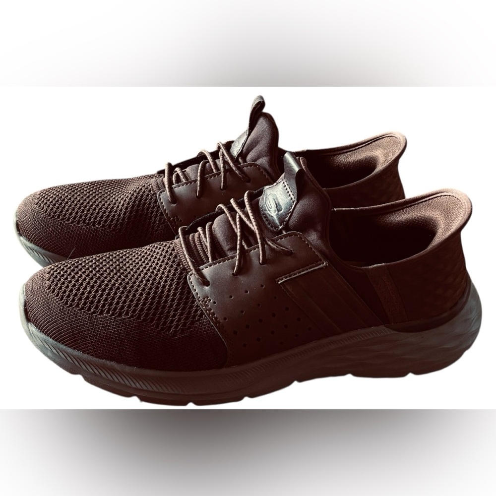 Men's Size 8 Skechers Hands Free Slip-ins in a chocolate brown. NWOT